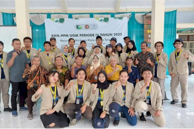 Pelepasan Mahasiswa KKN PPM UGM Periode IV di Kantor Kecamatan Kalikotes