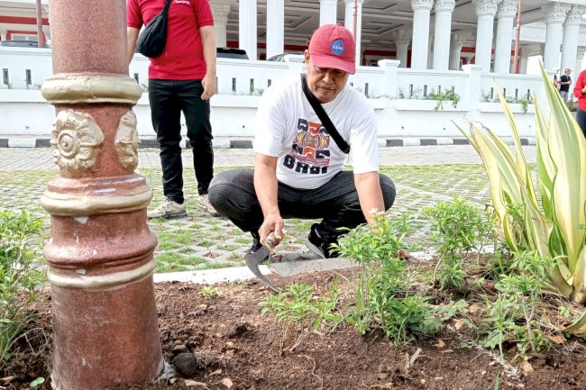 Kerja Bakti Bersama di Gedung Grha Bung Karno