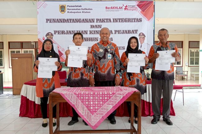 Penandatanganan Pakta Integritas dan Perjanjian Kinerja Kecamatan Kalikotes