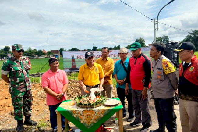 Peletakan Batu Pertama Tugu Ikan Kotes
