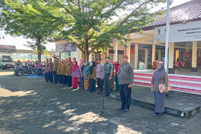 Upacara Hari Kartini di Kecamatan Kalikotes