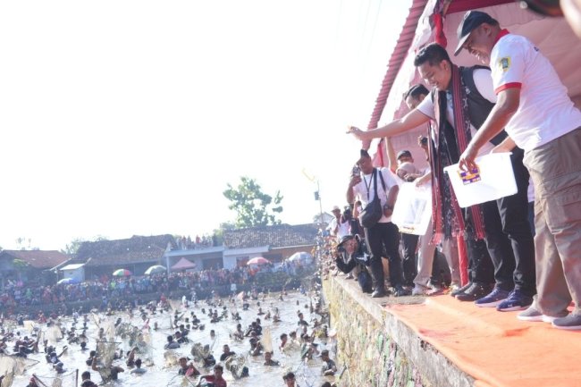 Festival Memet Ikan Desa Gemblegan Kecamatan Kalikotes Tahun 2025