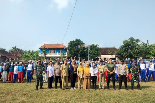 Pelatihan Paskibra di Lapangan Desa Ngemplak