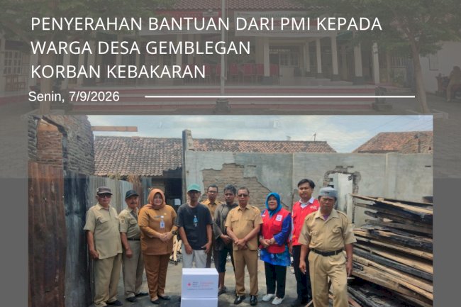 Penyerahan Bantuan dari PMI Kepada Warga Desa Gemblegan Korban Kebakaran