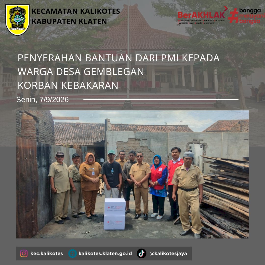 Penyerahan Bantuan dari PMI Kepada Warga Desa Gemblegan Korban Kebakaran