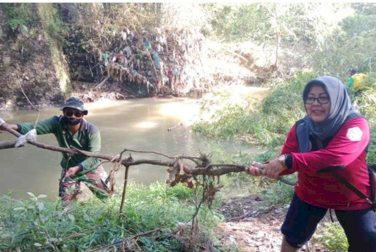  Kegiatan gotong royong bersih sungai Kalikuning  Desa Ngemplak. Kecamatan Kalikotes