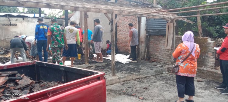 Pemberian Bantuan Kepada Korban Kebakaran di Desa Krajan