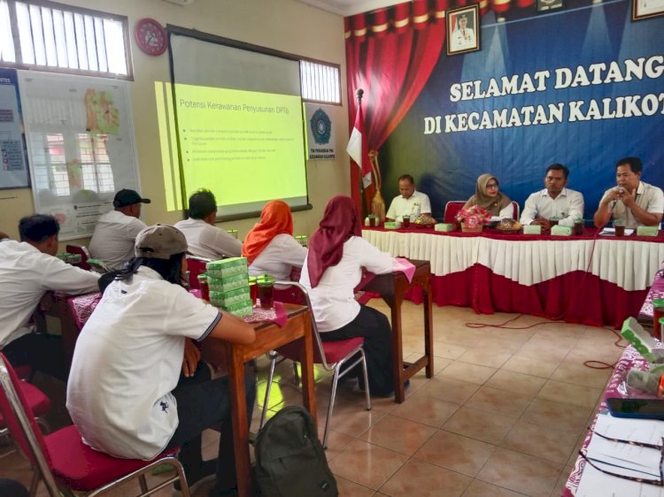 Menghadiri Rapat Panwaslu Kecamatan Kalikotes