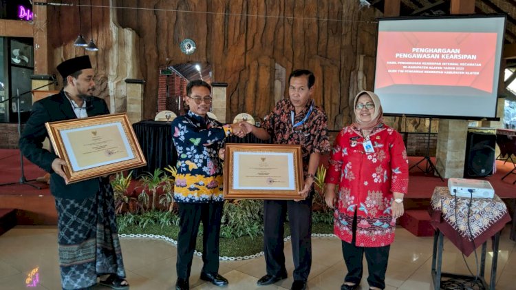 Kecamatan Kalikotes menerima penghargan Kearsiapan terbaik II tingkat Kabupaten Klaten