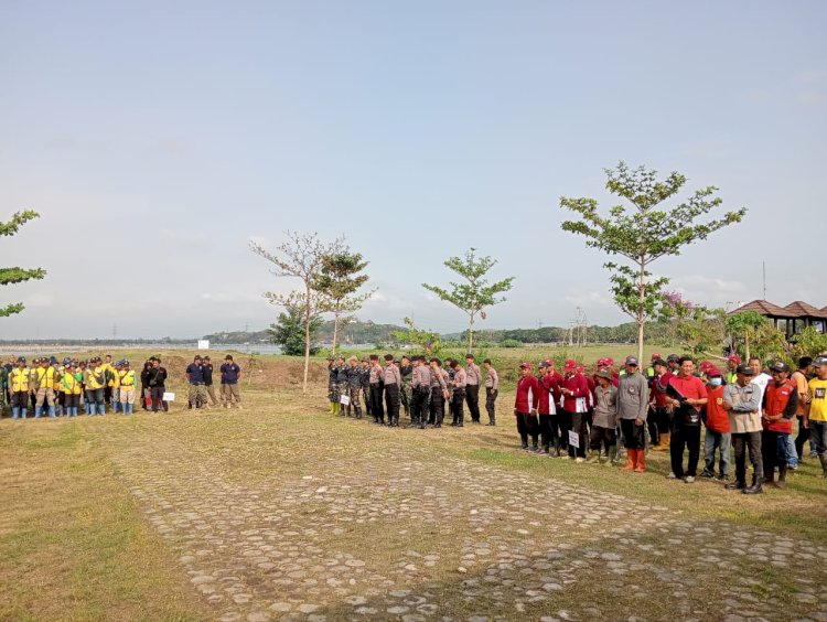 Kerja Bakti Bersama Bendungan Rowo Jombor