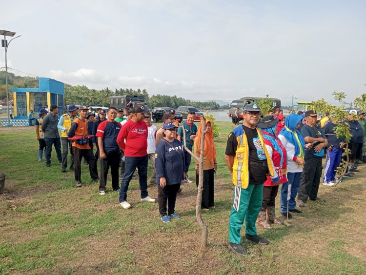 Kerja Bakti Bersama Bendungan Rowo Jombor