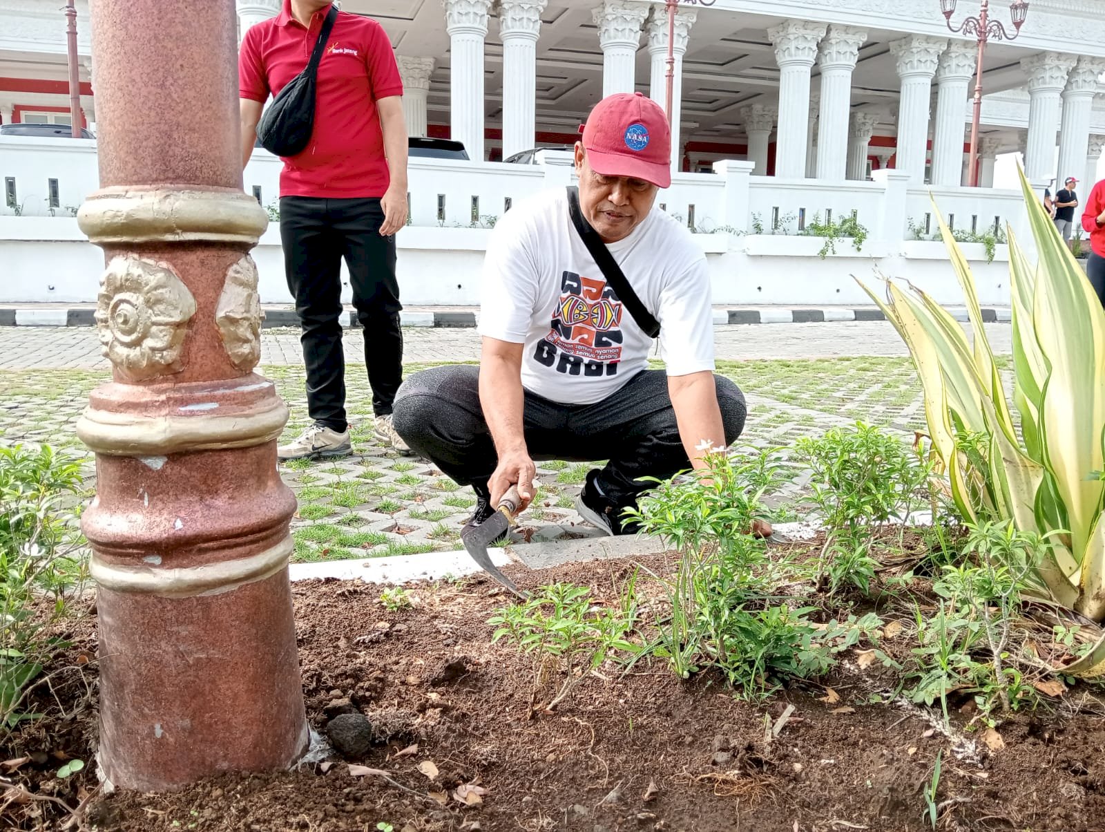 Kerja Bakti Bersama di Gedung Grha Bung Karno