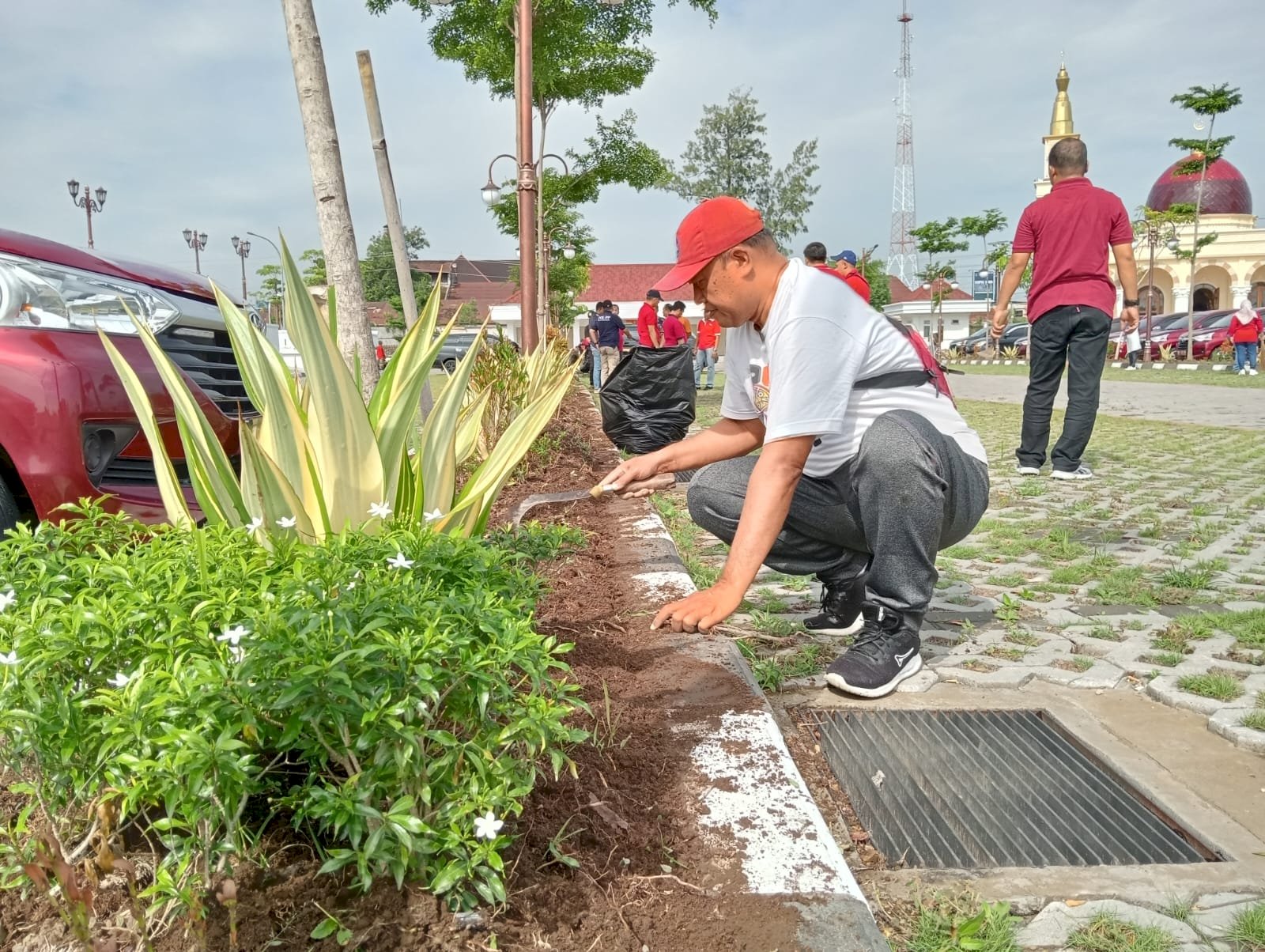 Kerja Bakti Bersama di Gedung Grha Bung Karno