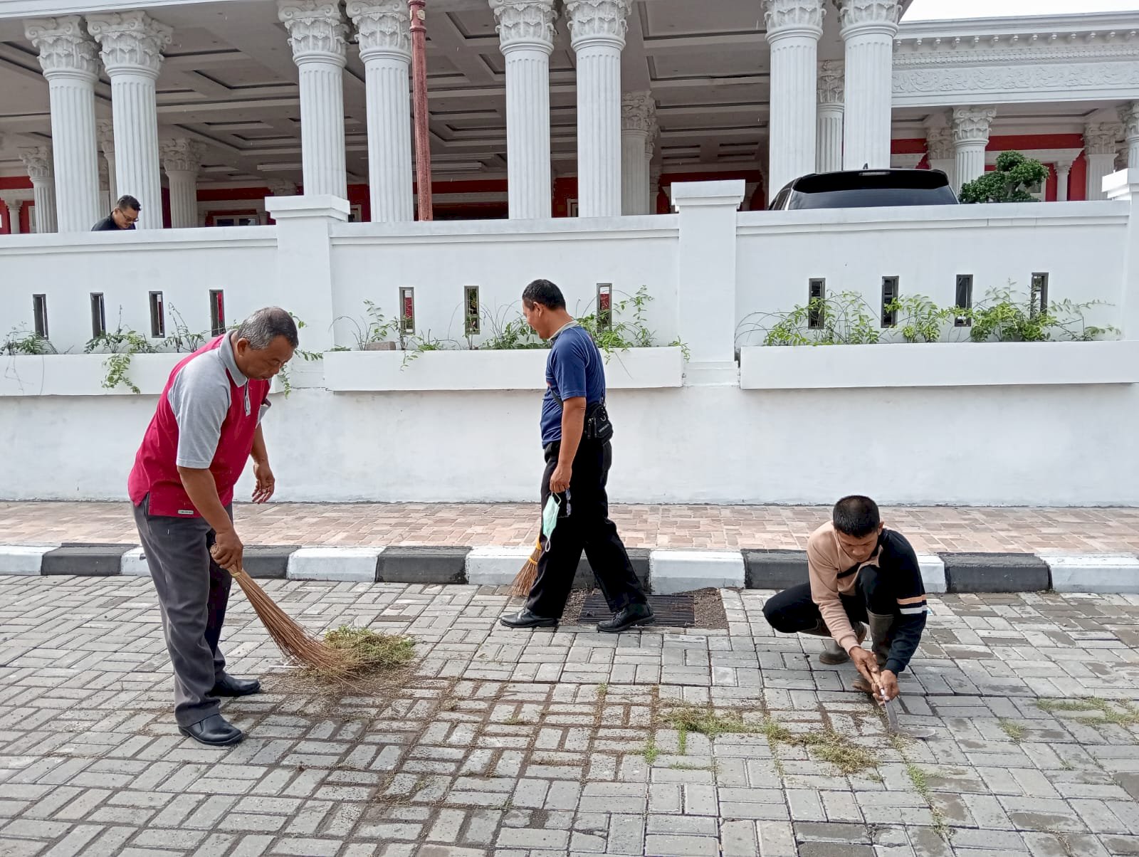 Kerja Bakti Bersama di Gedung Grha Bung Karno