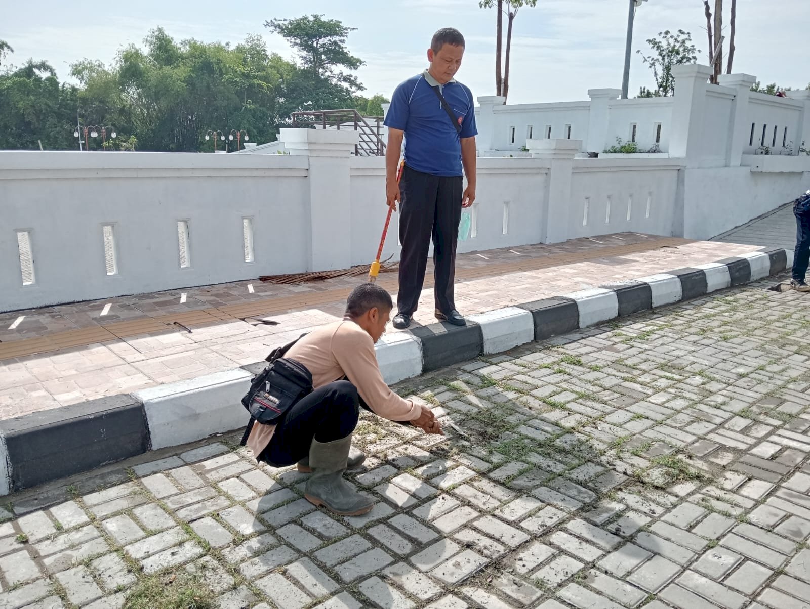 Kerja Bakti Bersama di Gedung Grha Bung Karno