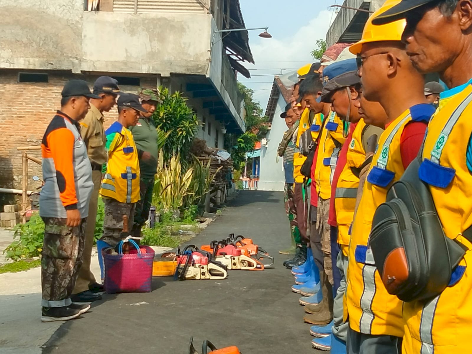 Gotong Royong Bersih Sungai Di Desa Kalikotes