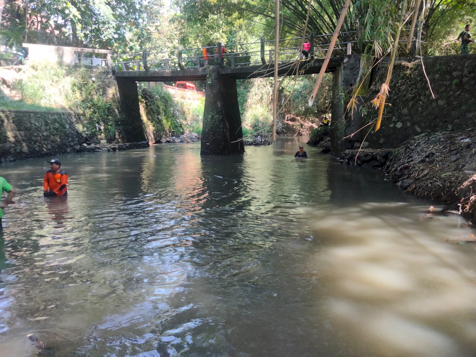 Pembersihan Daerah Aliran Sungai di Kecamatan Kalikotes