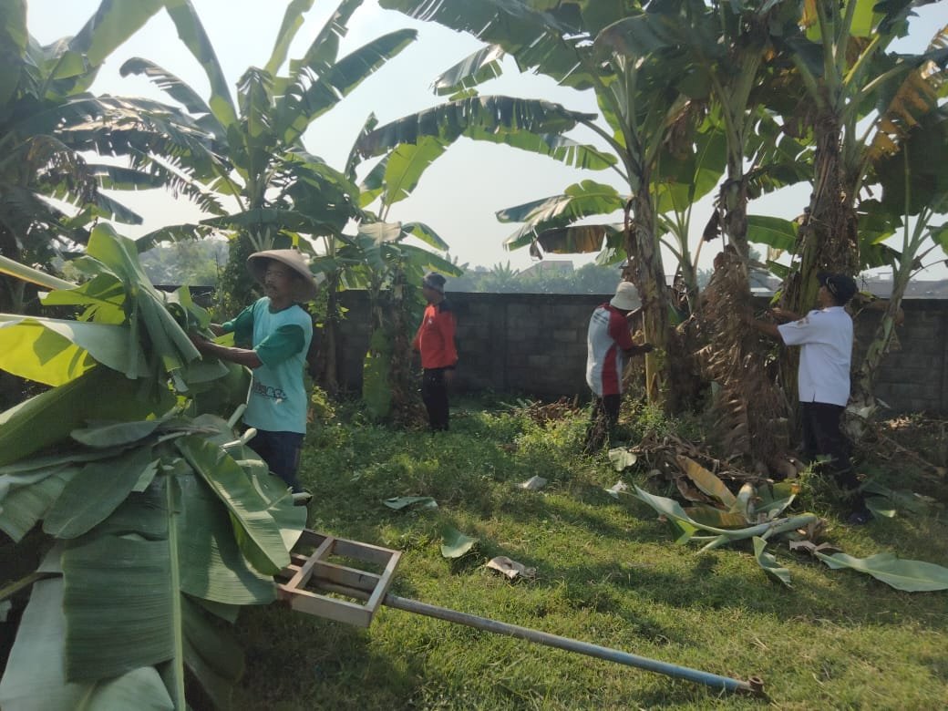 Persiapan TMMD, Pembersihan Lapangan Desa Tambong Wetan