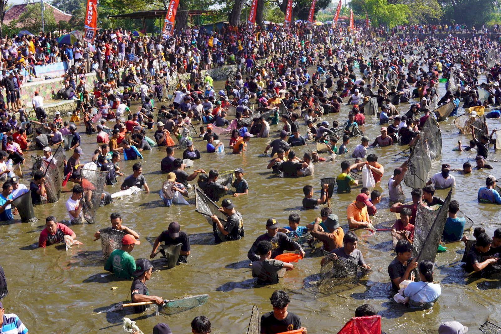 Festival Memet Ikan Desa Gemblegan Kecamatan Kalikotes