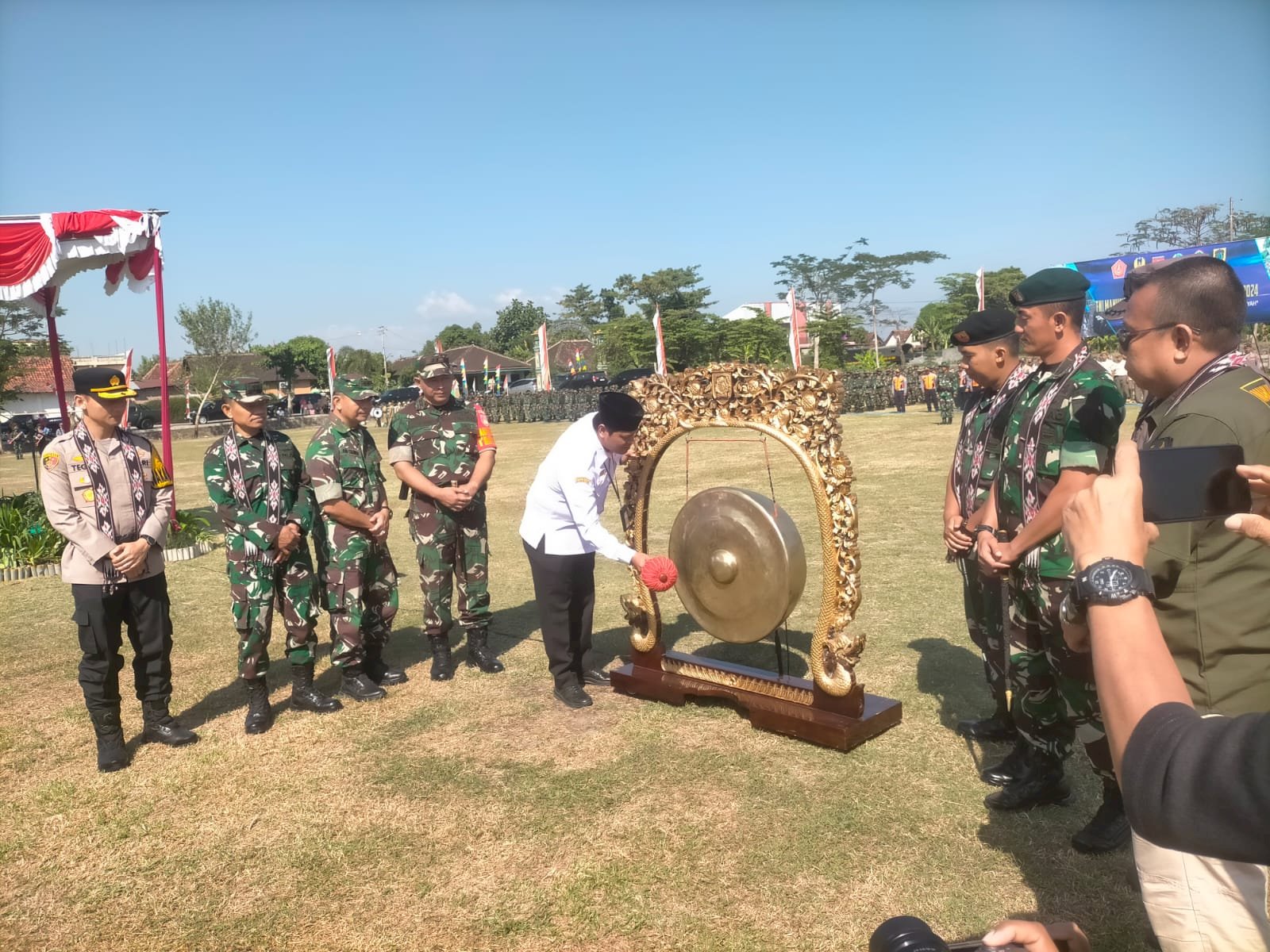 Upacara Pembukaan TMMD Reguler 121 Desa Tambongwetan, Kecamatan Kalikotes.