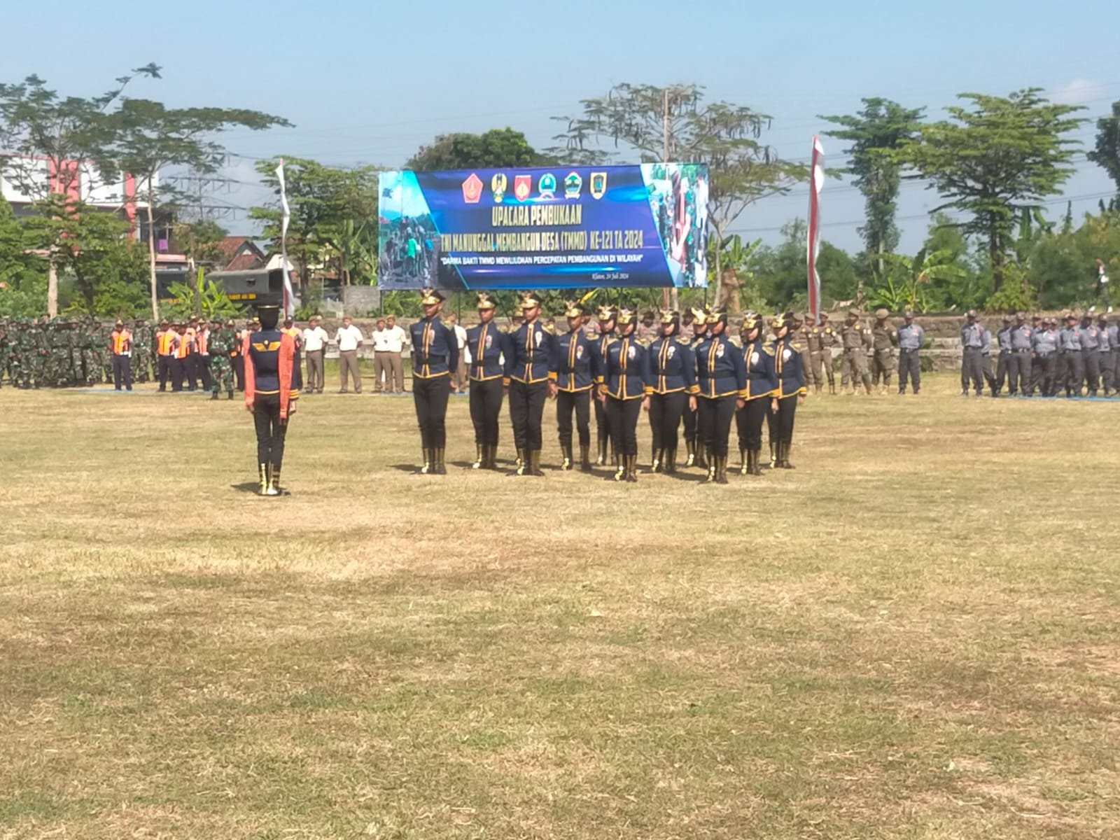 Upacara Pembukaan TMMD Reguler 121 Desa Tambongwetan, Kecamatan Kalikotes.