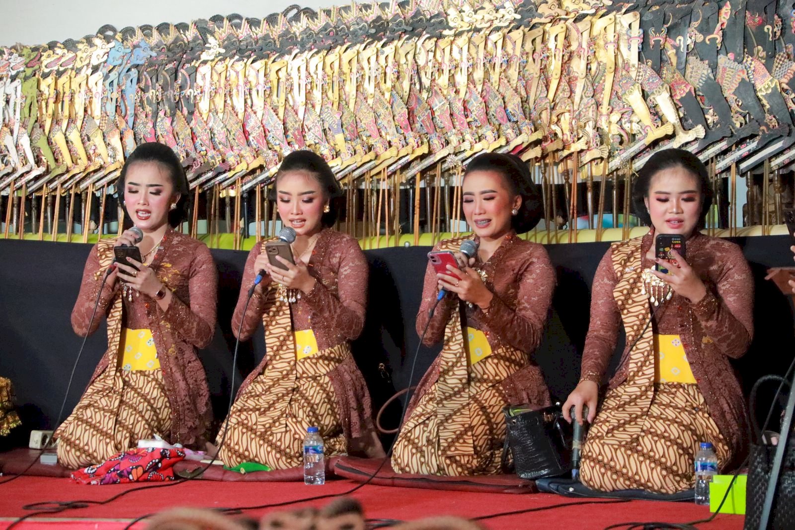 Pegelaran Wayang Kulit dalam rangka Hari Jadi Klaten Ke-220 dan HUT RI Ke-79 tingkat Kecamatan Kalikotes Tahun 2024