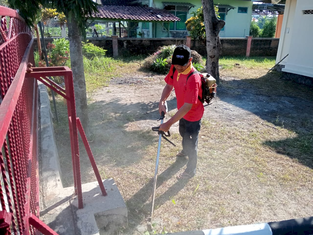 Gerakan Jumat Bersih di Kecamatan Kalikotes