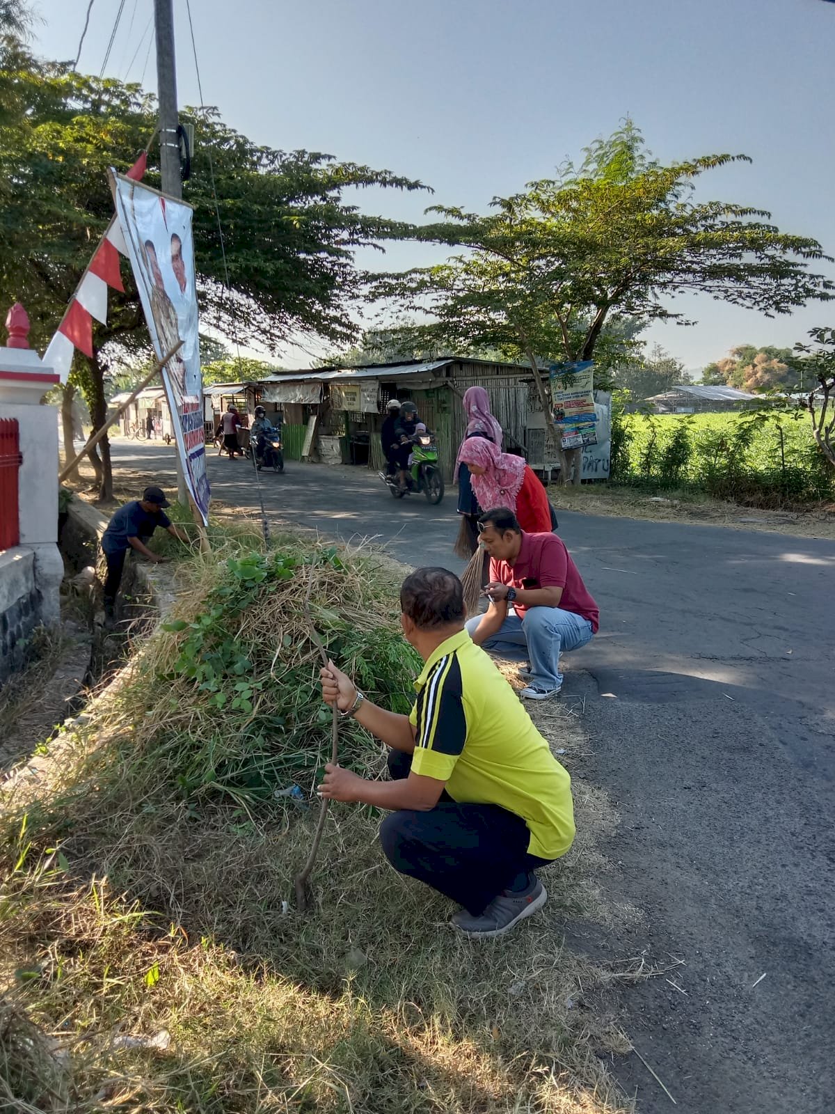 Gerakan Jumat Bersih di Kecamatan Kalikotes