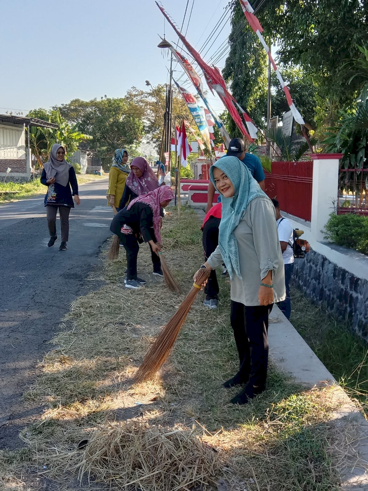 Gerakan Jumat Bersih di Kecamatan Kalikotes