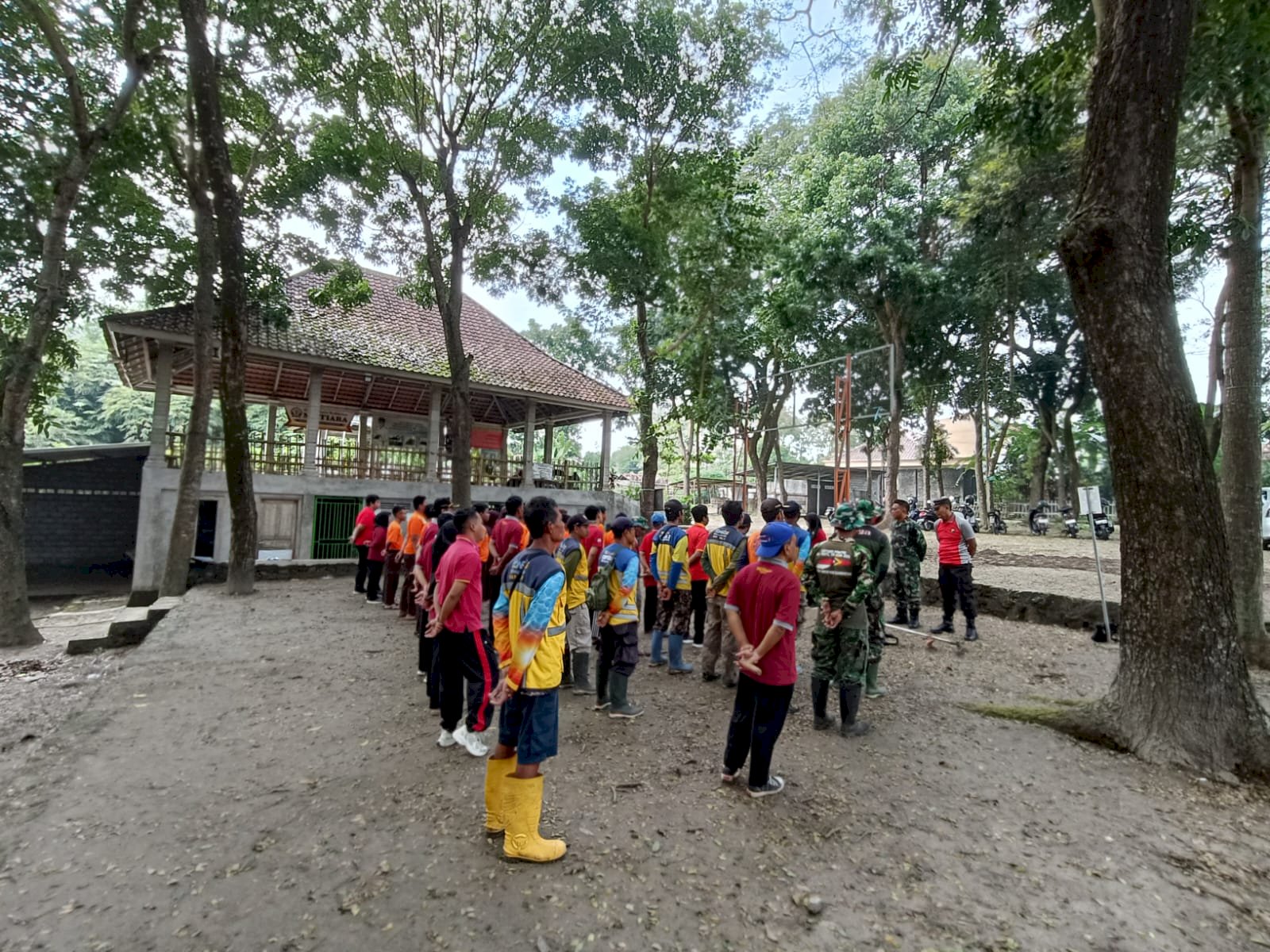 Aksi Bersih Sungai di Lingkungan Buper Tirta Mulya