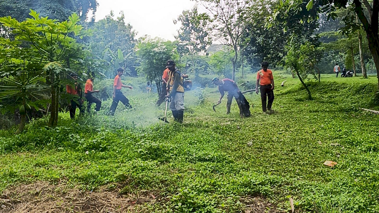 Aksi Bersih Sungai di Lingkungan Buper Tirta Mulya
