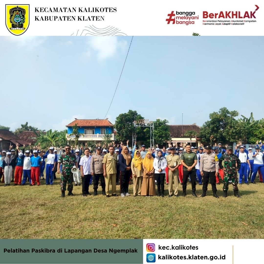 Pelatihan Paskibra di Lapangan Desa Ngemplak