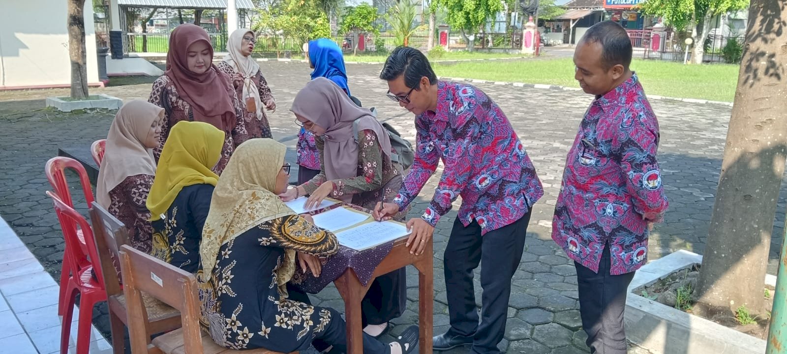 Halal Bi Halal Keluarga Besar Kecamatan Kalikotes