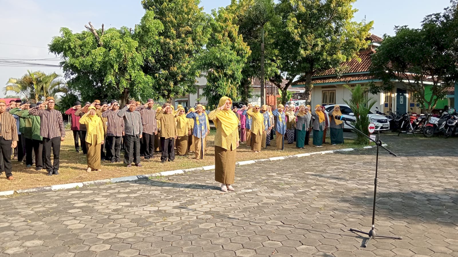 Upacara Peringatan Hari Kartini Ke-147 Kecamatan Kalikotes